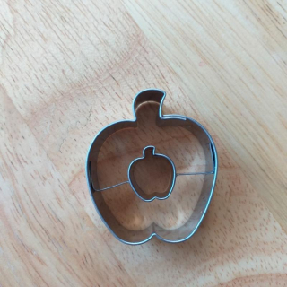 Vykrajovátko jablko s jablíčkem